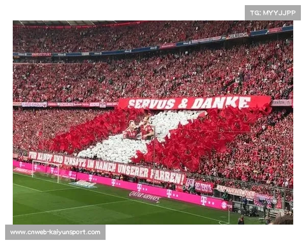 安联球场座无虚席，拜仁球迷展示巨型TIFO支持球队